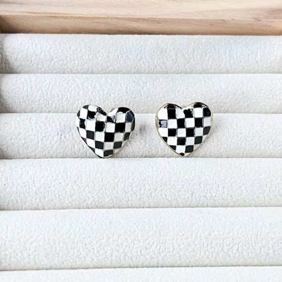 Black and White Enameled Checkered Heart Stud Earrings - Picture 4 of 11